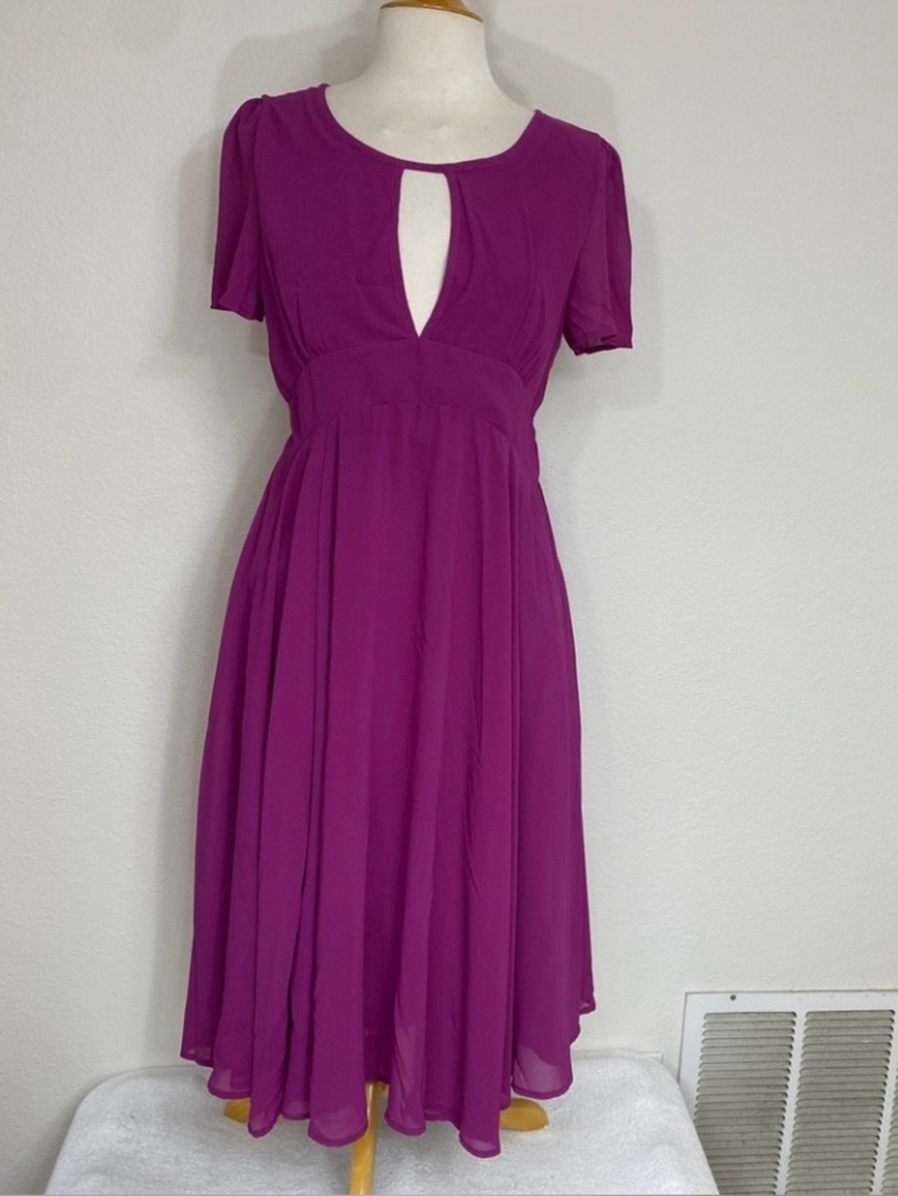 Lulu's Women Purple Magenta Keyhole Short Sleeve Flowy Midi Dress Classic Size S